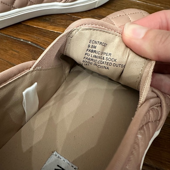 Steve Madden Ecentrcq Quilted Slip On Sneaker Shoe in Pink Size 9.5 Women’s - Picture 13 of 15